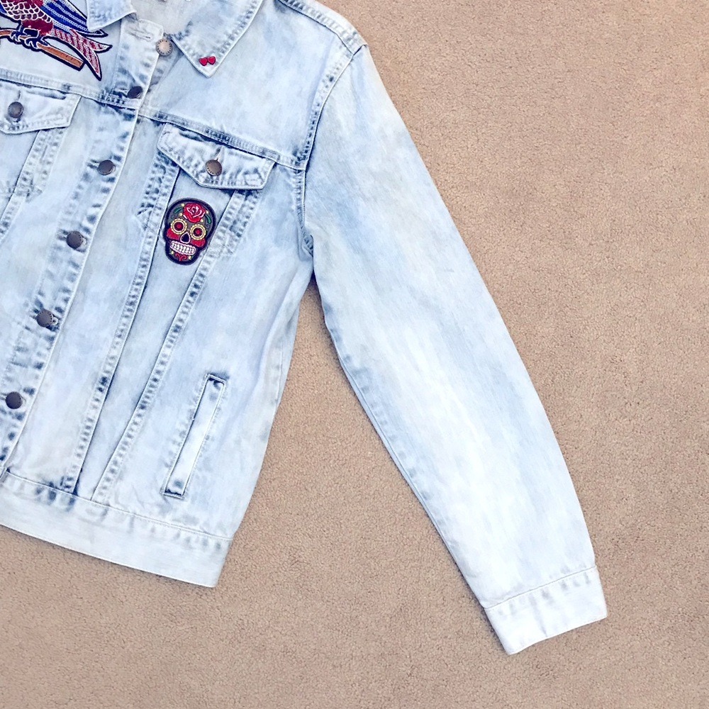 Denim Trucker Jacket Womens Medium White Wash Blue Patches Cotton Jean Jacket - Picture 6 of 16